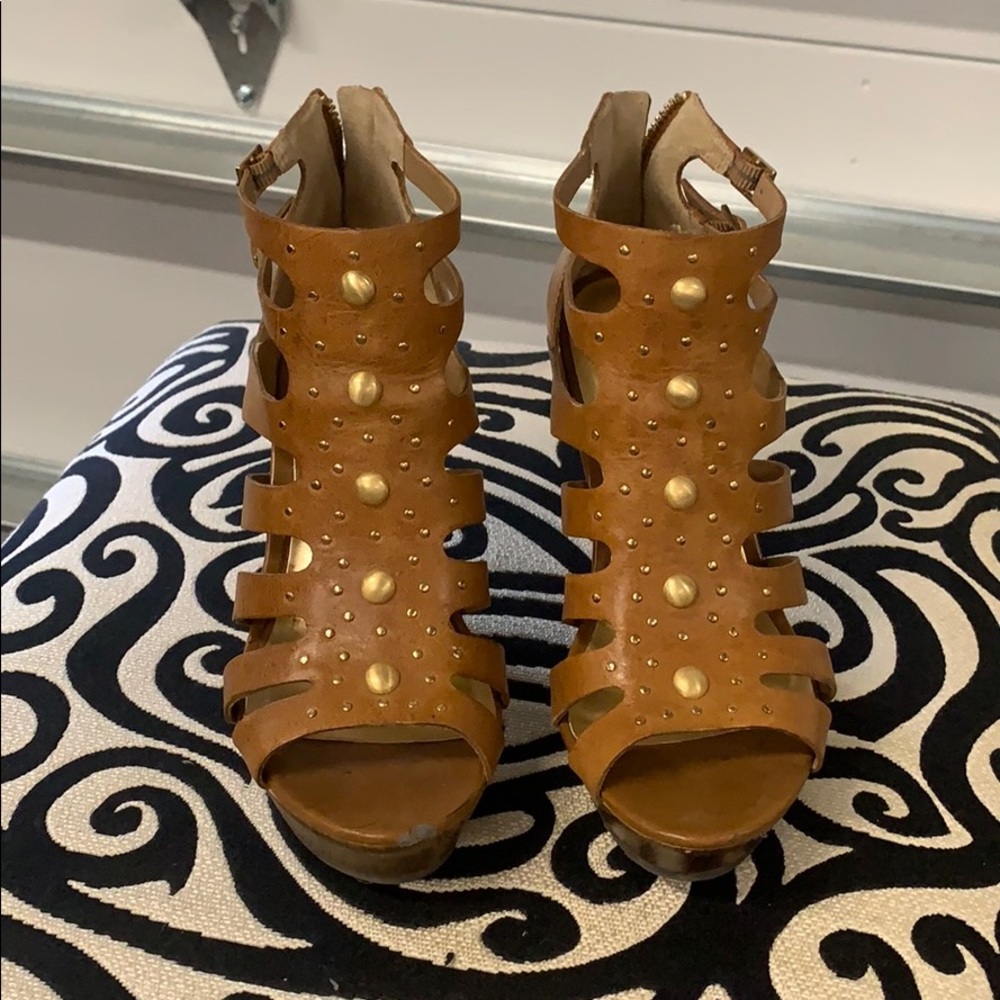 Jessica Simpson KEDDAR Gold Studded Wedges